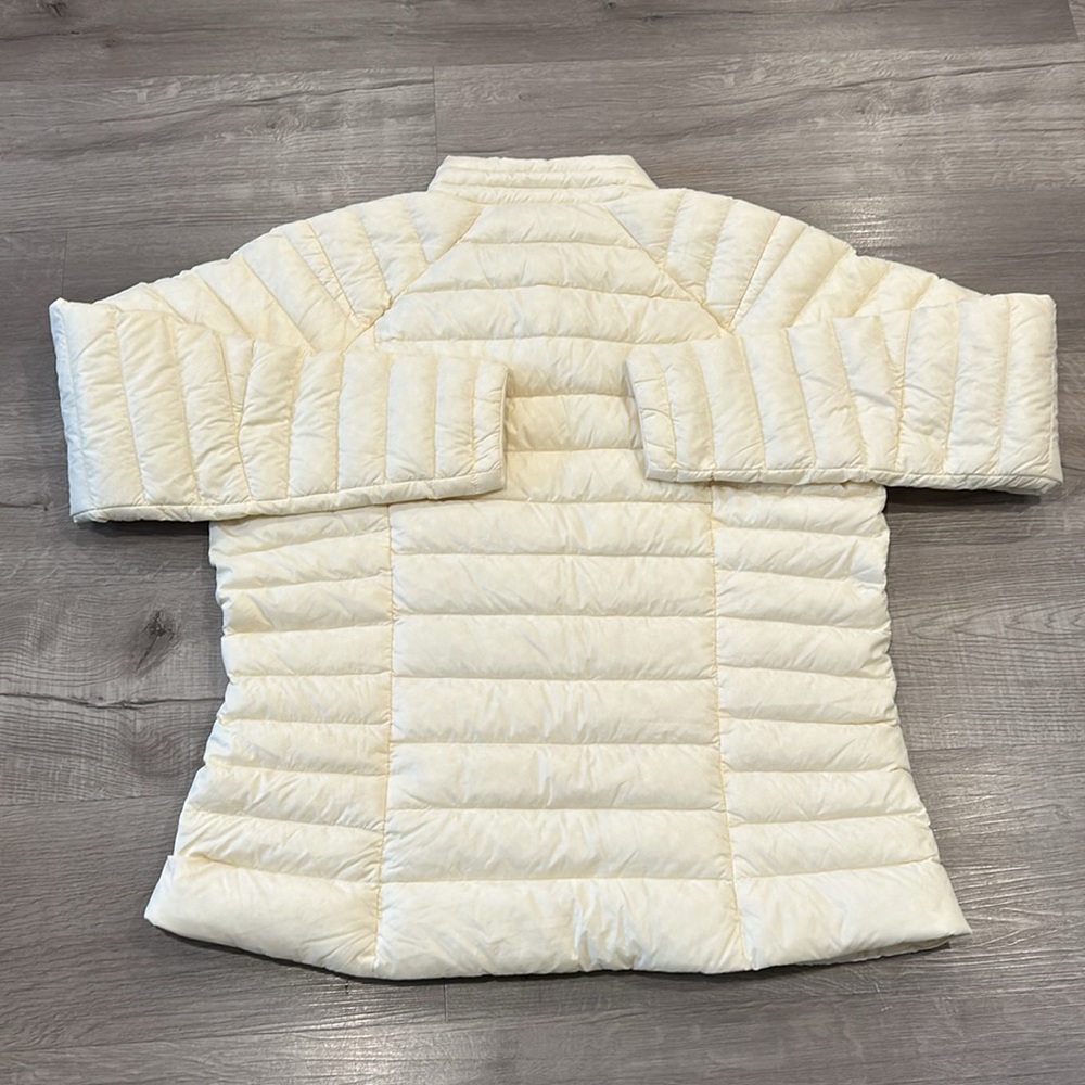 PATAGONIA | Women's Down Jacket - Picture 2 of 9